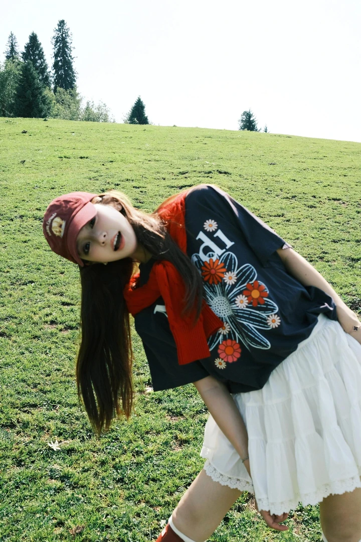 复古藏蓝色太阳花印花短袖T恤通勤2025夏季穿搭茶里茶气别致上衣