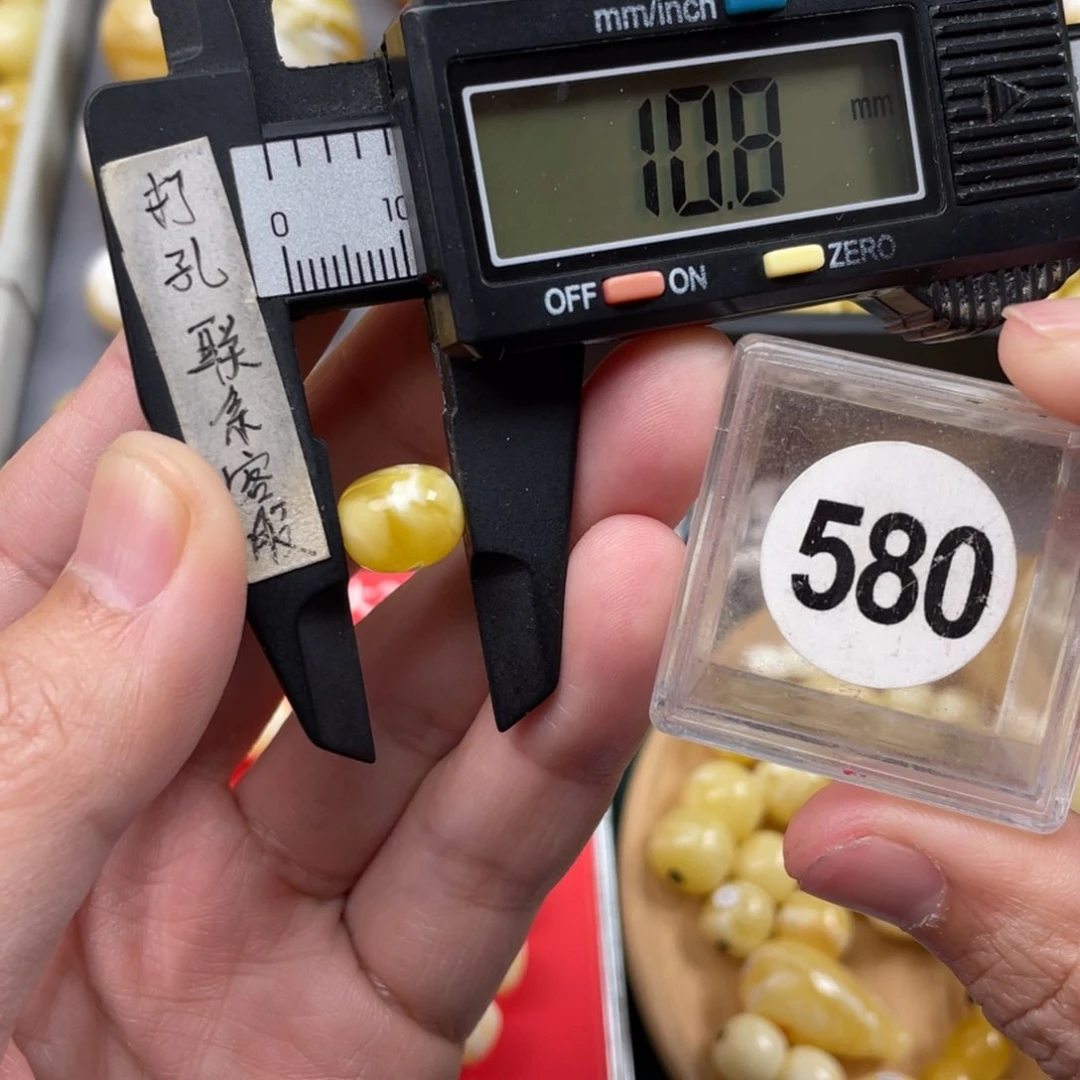 蜜蜡珠宝奇石未镶嵌