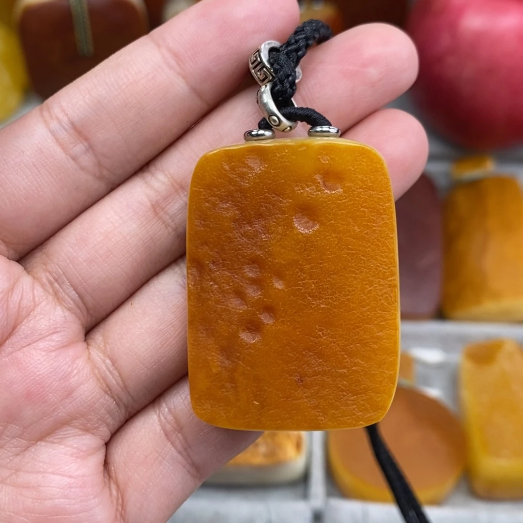 琥珀吊坠(赠链)未镶嵌