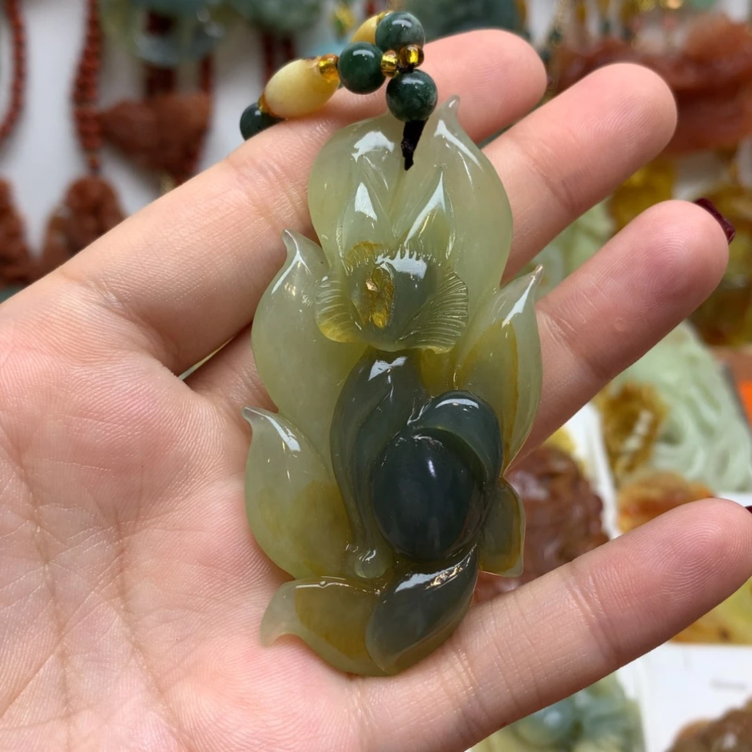 蛇纹石玉颈饰未镶嵌