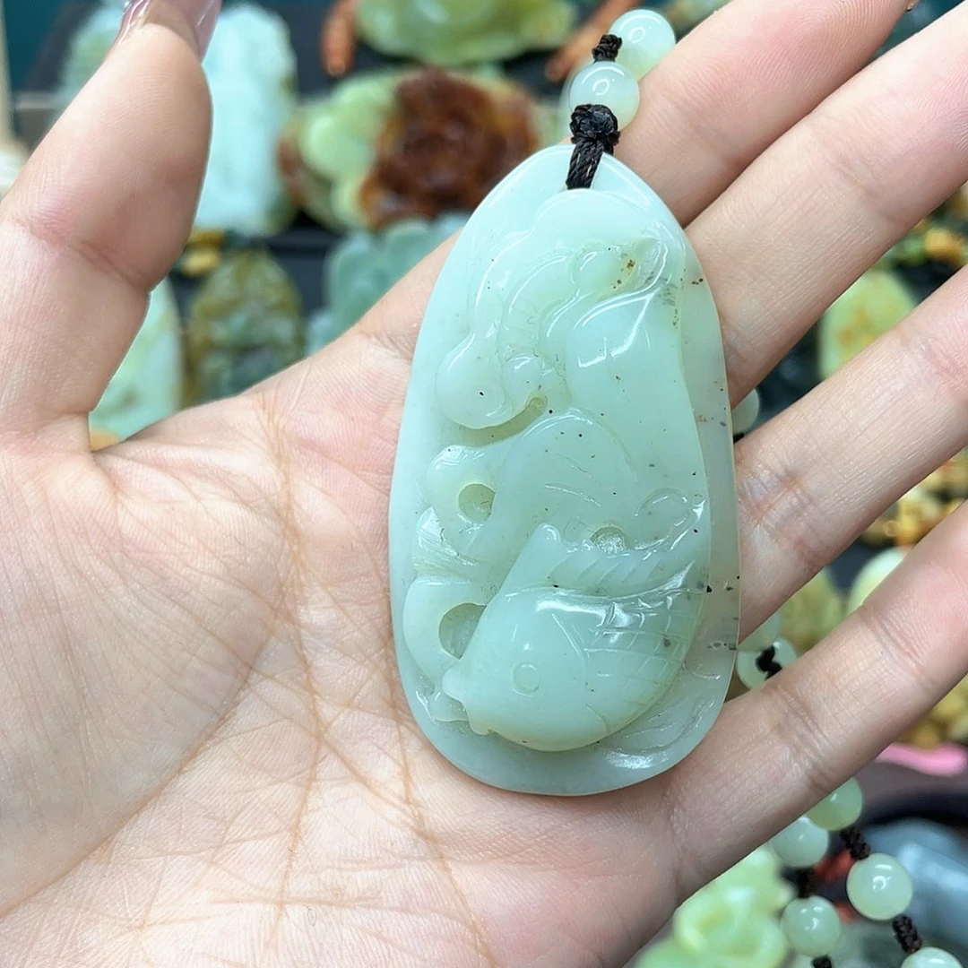蛇纹石玉颈饰未镶嵌