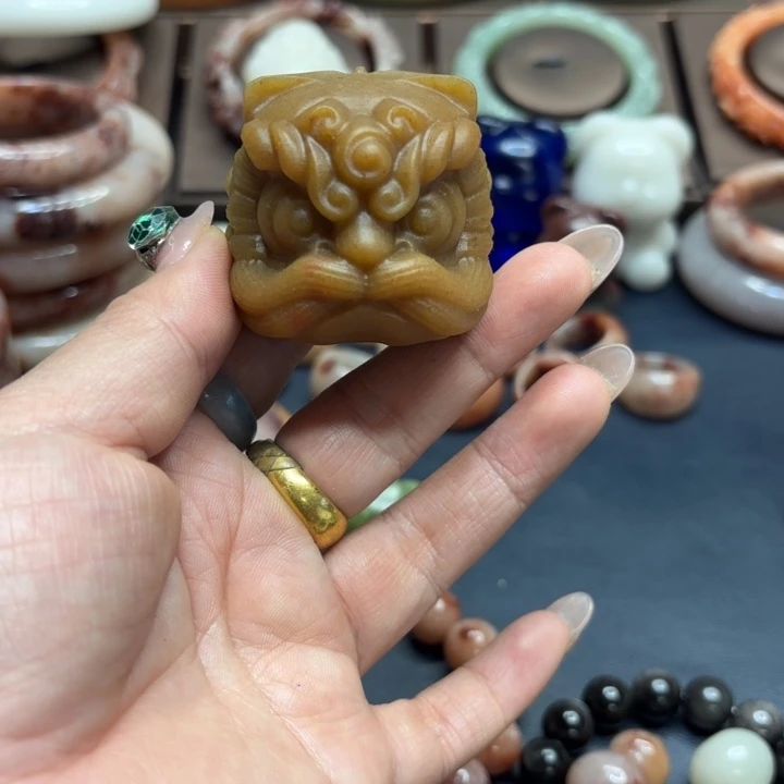 石英岩玉合金颈饰