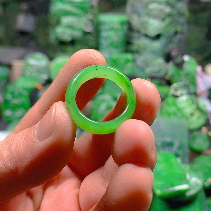 毒***子和田玉（碧玉）未镶嵌珠宝奇石