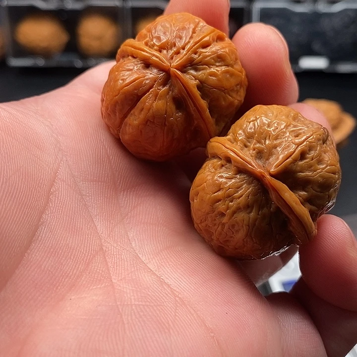 文玩核桃吊坠三棱