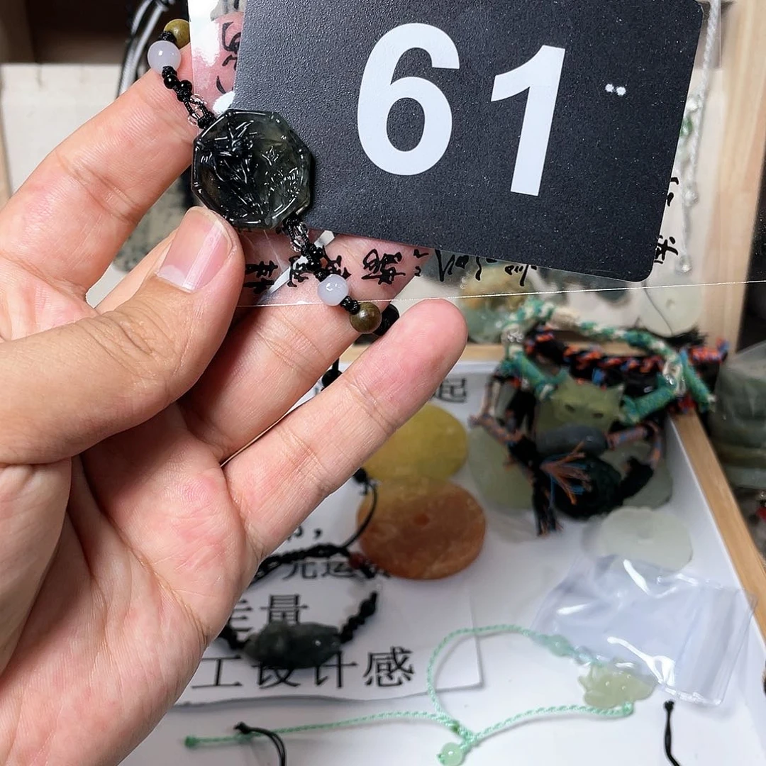 蛇纹石玉颈饰合金