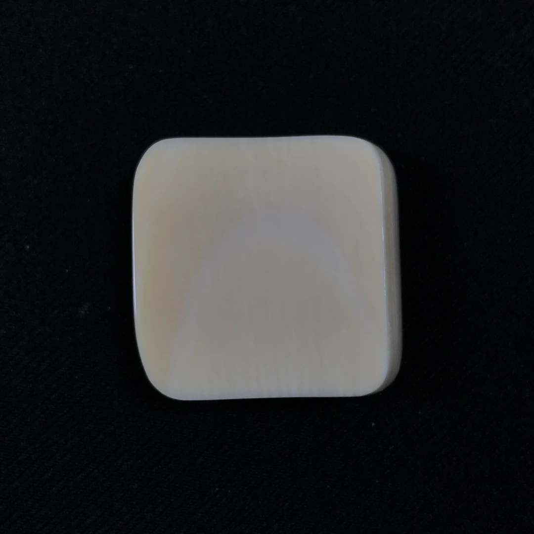 H122900 只做天然猛犸牙 无事牌 约长29*宽30.8*厚9mm 约13.8克