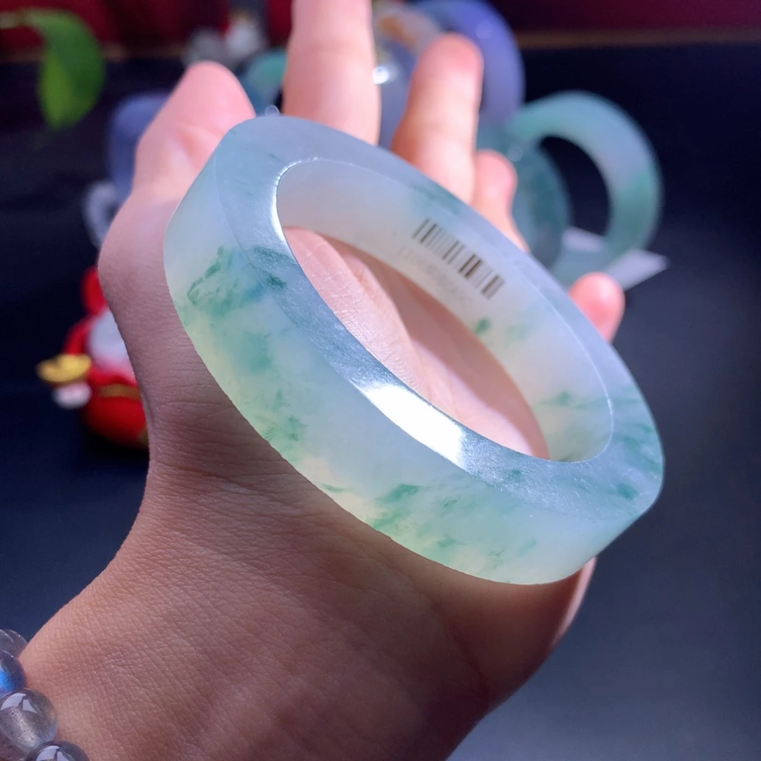 定制翡翠未镶嵌翡翠手镯