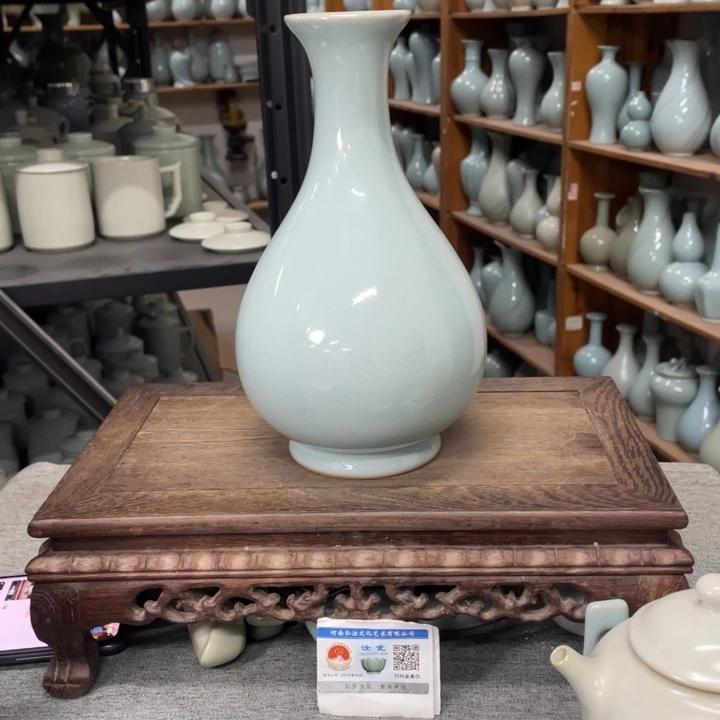 摆件天青釉中号玉壶春瓶