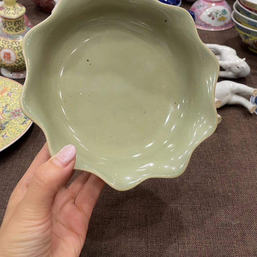 瓷片景德镇单色釉荷叶盘