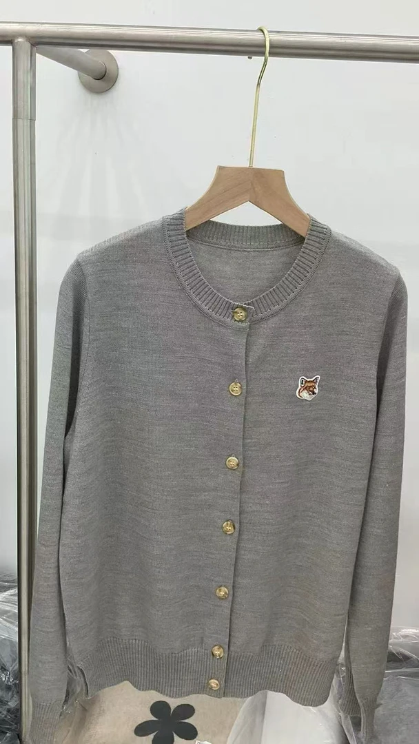 【阳阳高品】赵露思同款25新款经典百搭小狐狸刺绣针织开衫外套