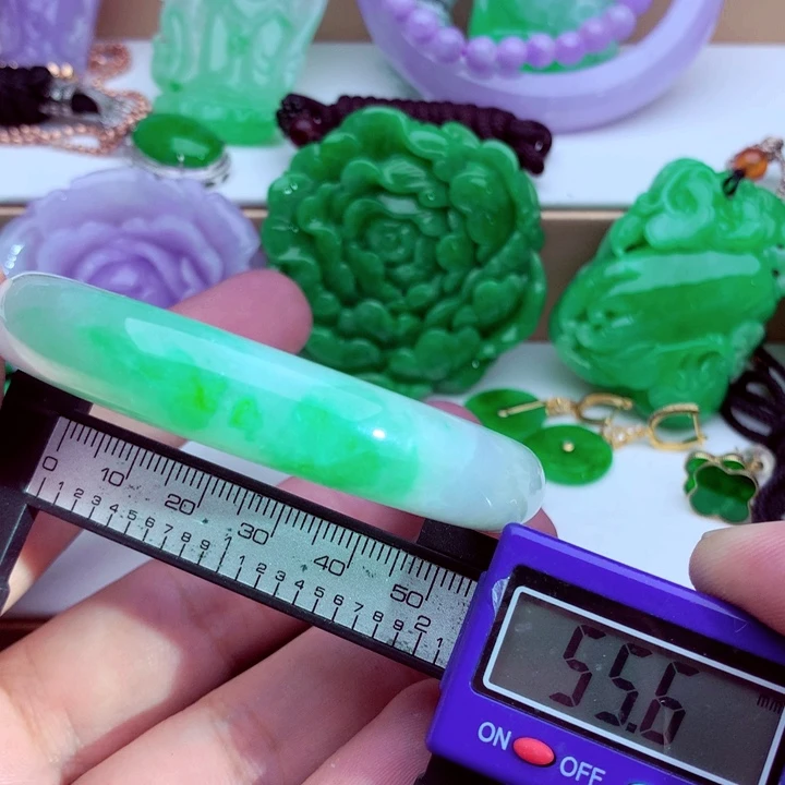 翡翠未镶嵌手镯…．