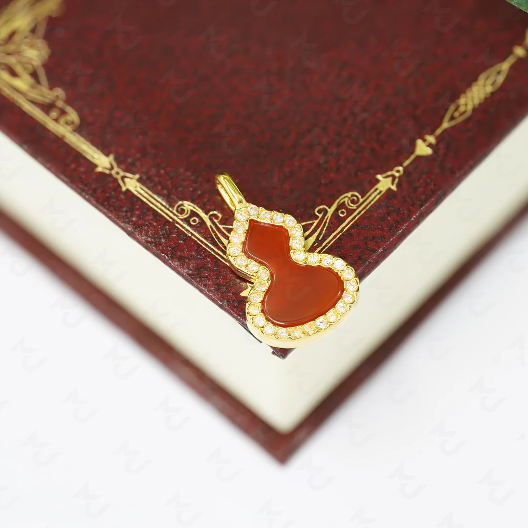 18k金边镶直扣小吊坠【QL07432】