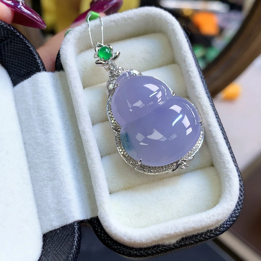 翡翠挂件18K金镶嵌