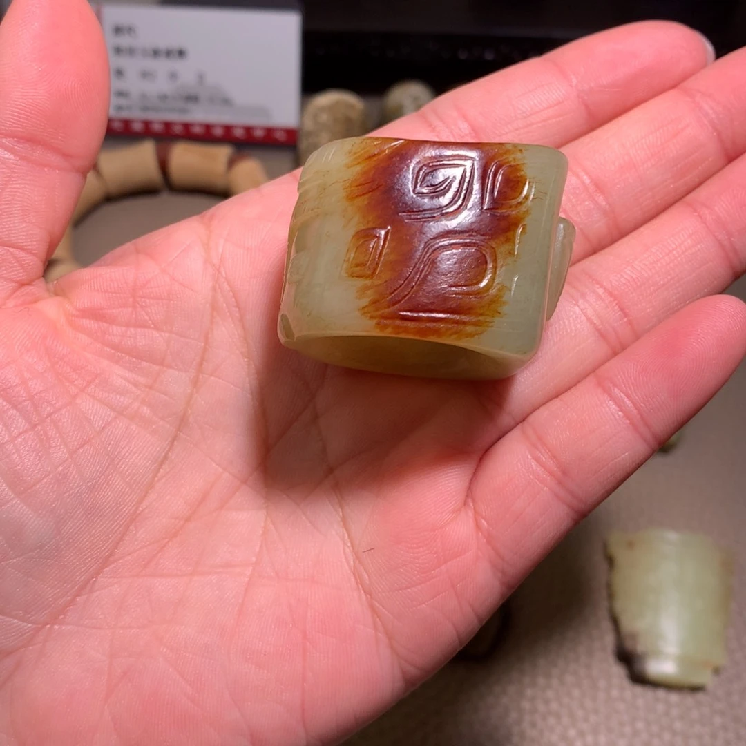 和田玉（糖玉）颈饰未镶嵌张****酒