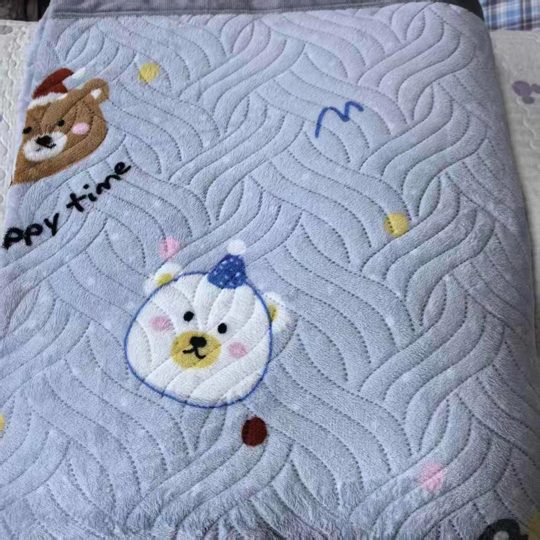 【灰底彩熊头】牛奶绒加厚床盖冬季专用3