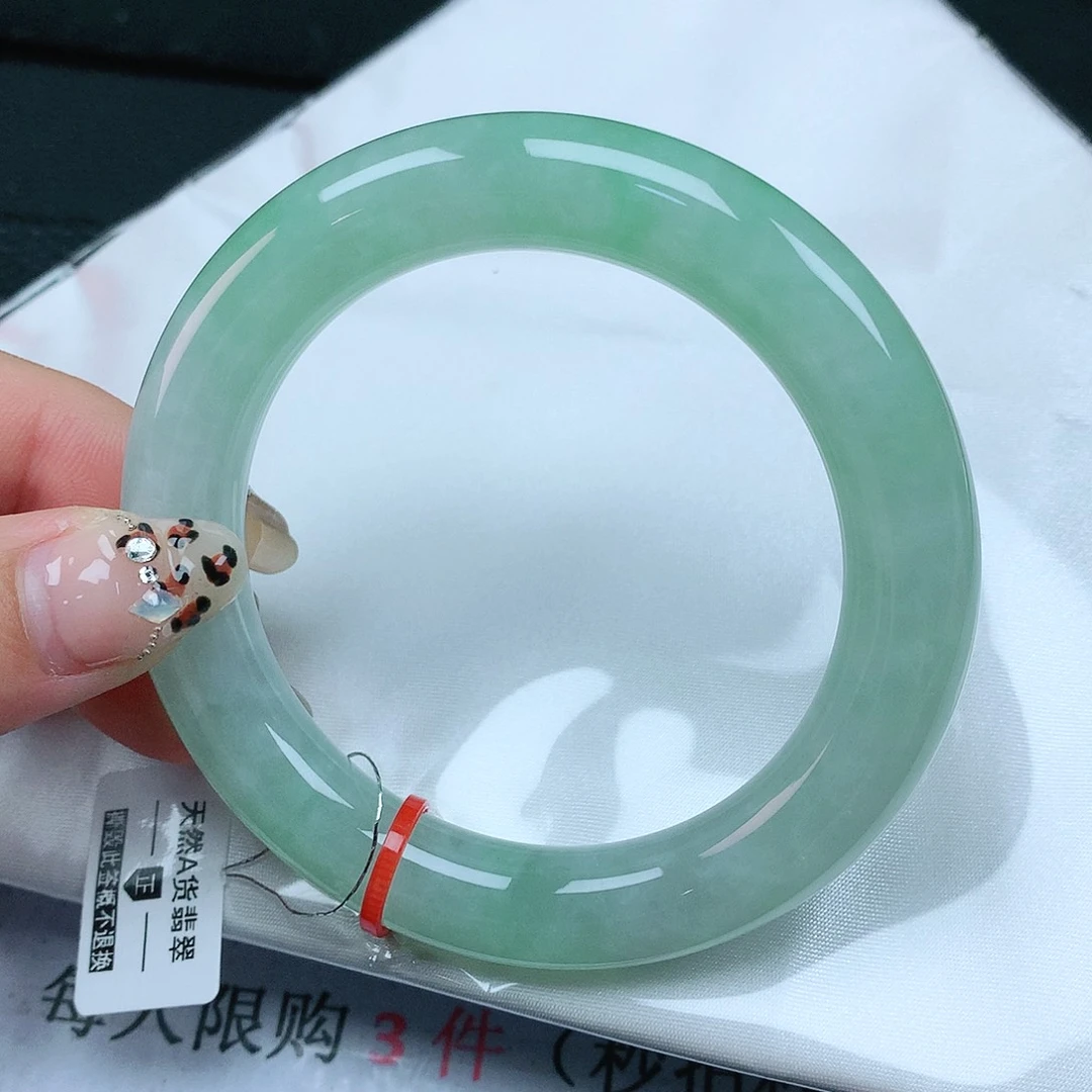 翡翠手镯未镶嵌55圈