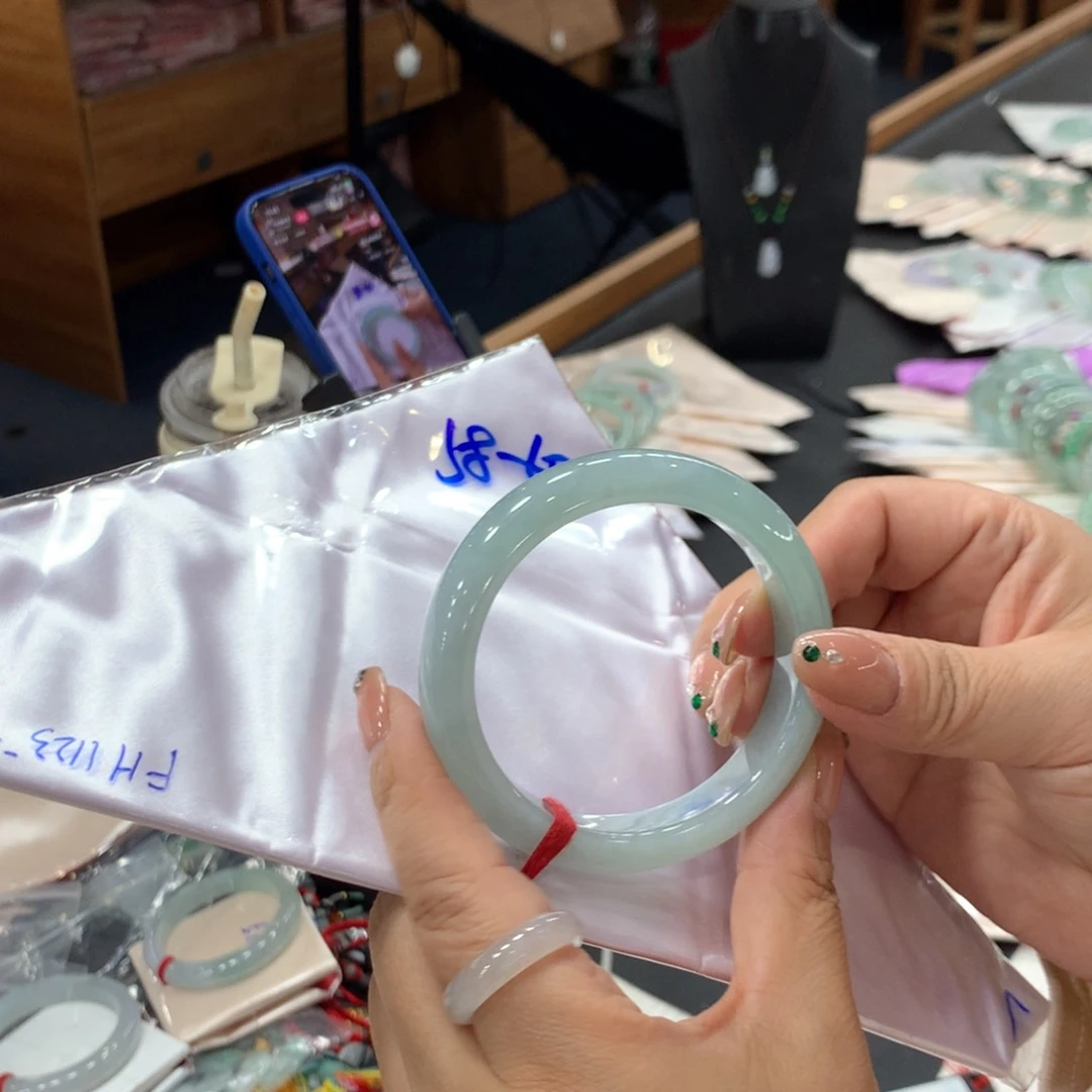 未镶嵌手镯翡翠48小时鉴赏