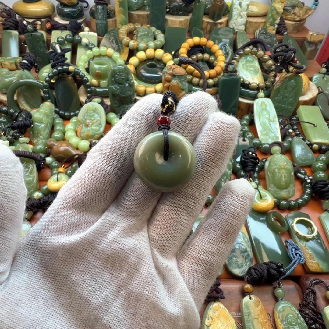 岫岩老玉（透闪石质玉）未镶嵌颈饰