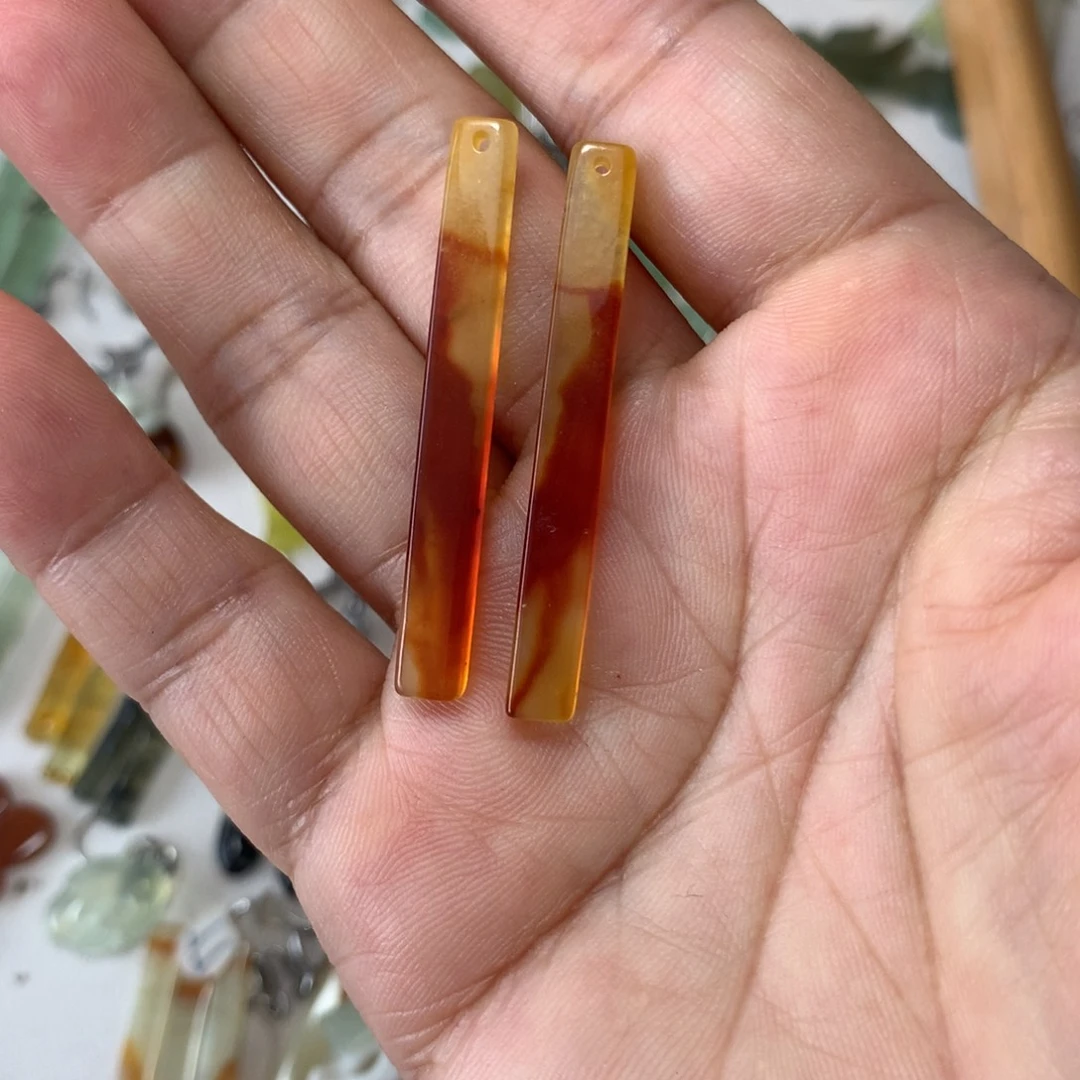 蛇纹石玉未镶嵌耳环