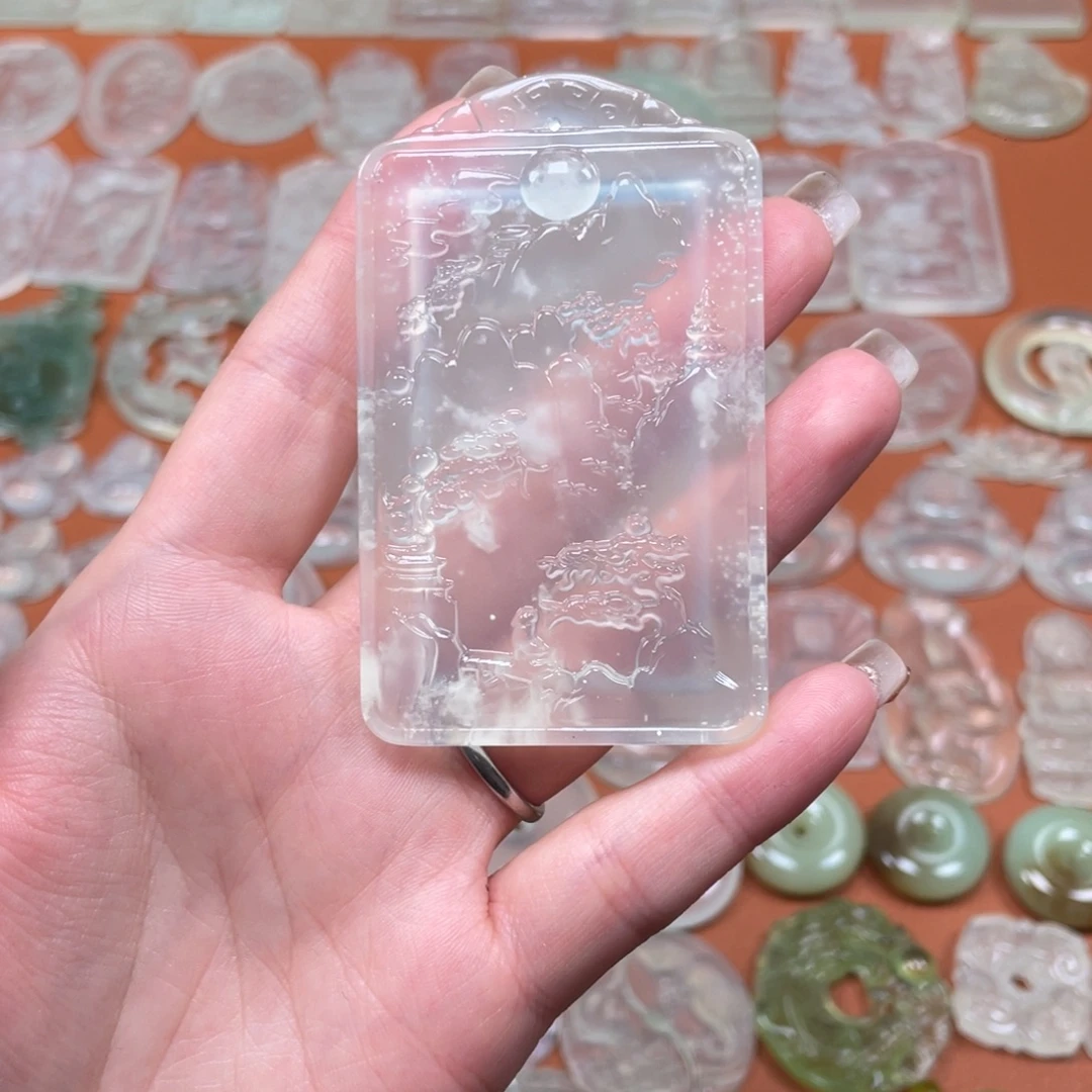 刘***权蛇纹石玉未镶嵌颈饰