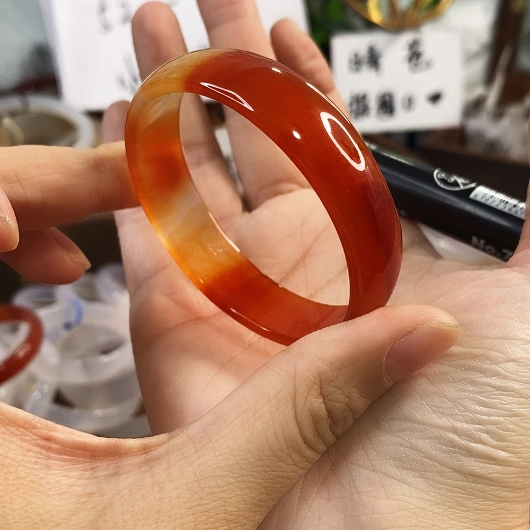 玛瑙/玉髓未镶嵌手镯C330。52.5圈。瑕