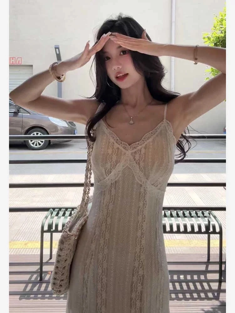 法式V领吊带连衣裙女2025夏季高级感气质纯欲修身中长裙开衫套装