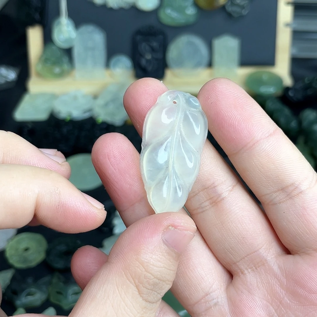 未镶嵌岫玉颈饰树叶