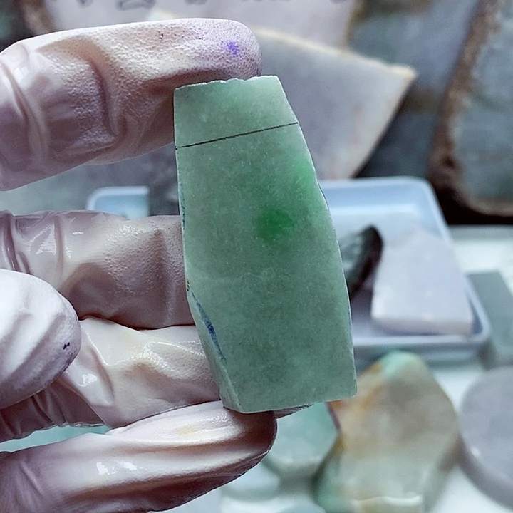 翡翠颈饰未镶嵌缅甸翡翠A货边角