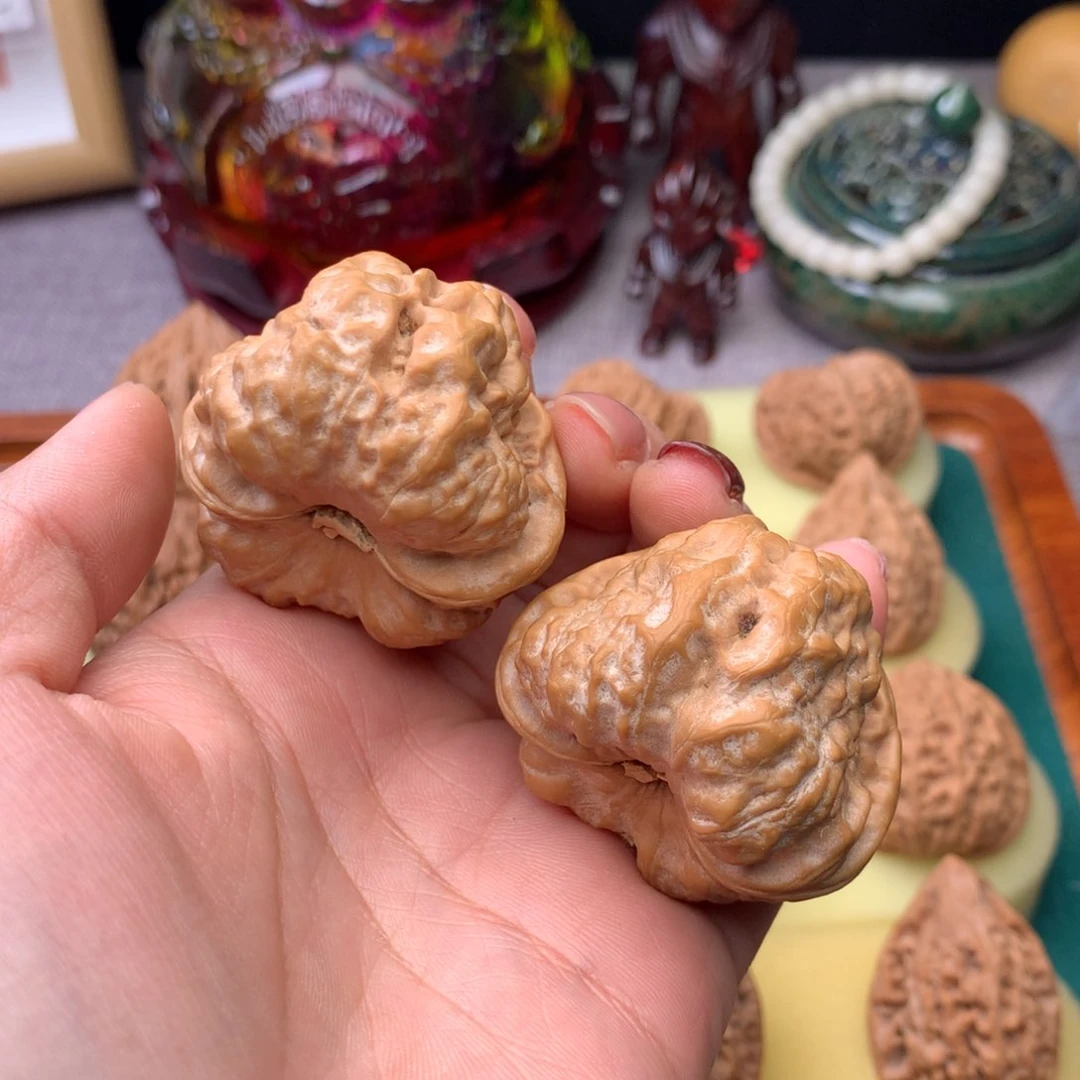 文玩核桃把件红****王核桃