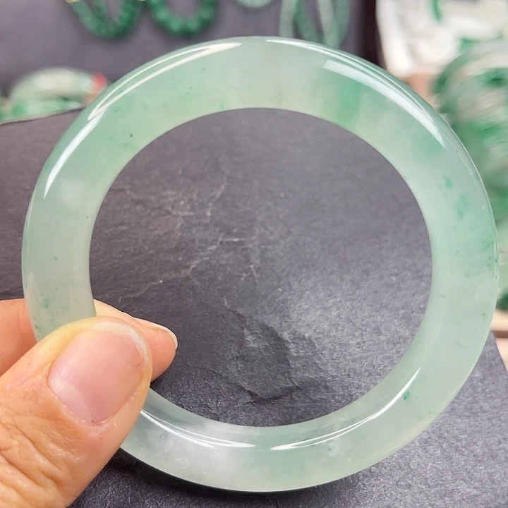 未镶嵌手镯石英质玉