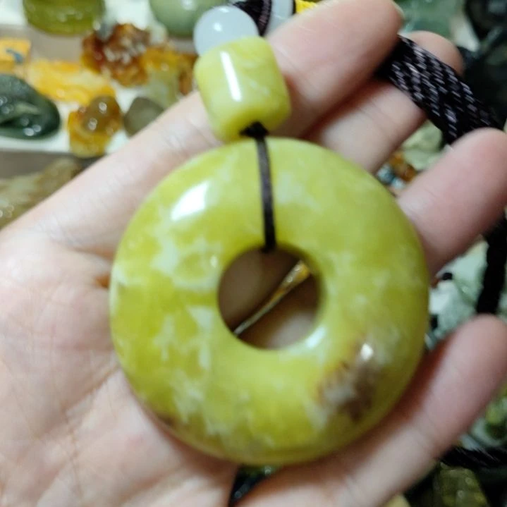 岫玉未镶嵌平安扣