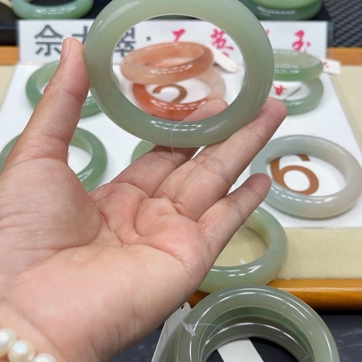 石英质玉手镯未镶嵌车**?