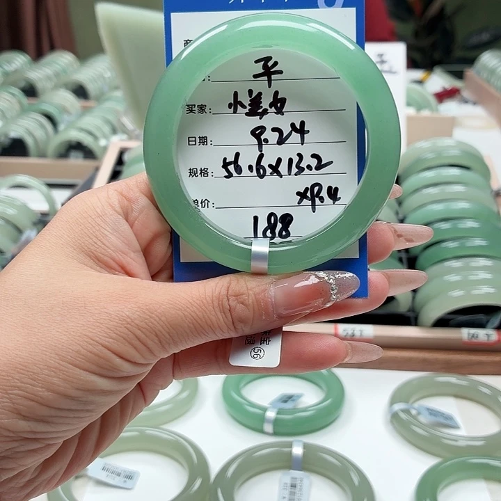 *****未镶嵌手镯石英岩玉