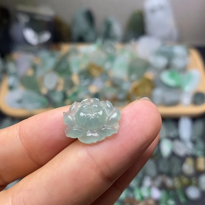 颈饰未镶嵌翡翠莲花