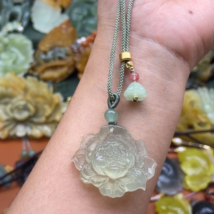 蛇纹石玉未镶嵌吊坠