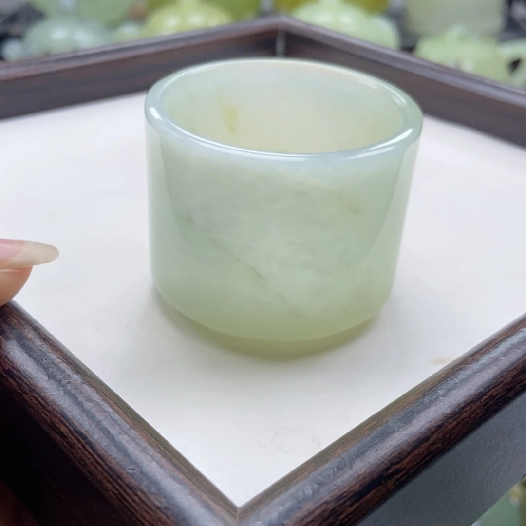 蛇纹石玉未镶嵌水杯