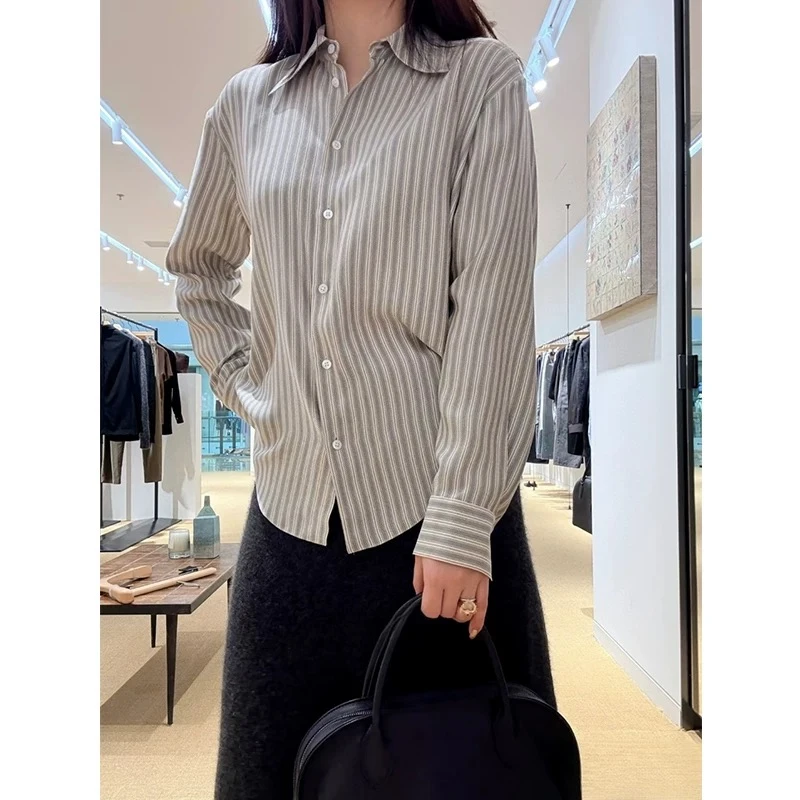 女士外贸TR褐色条纹极简风真丝混纺绸缎光泽感小尖领弧形下摆衬衫