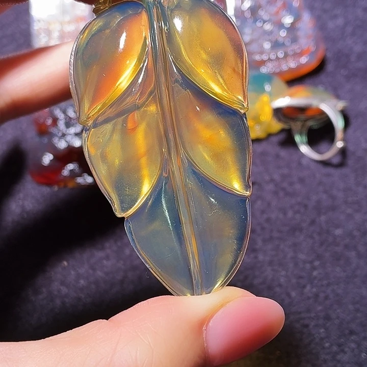 未镶嵌颈饰琥珀吊