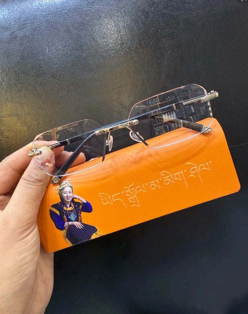 林芝卓玛同款防蓝光变色眼镜方框方形护目平光无边框无框