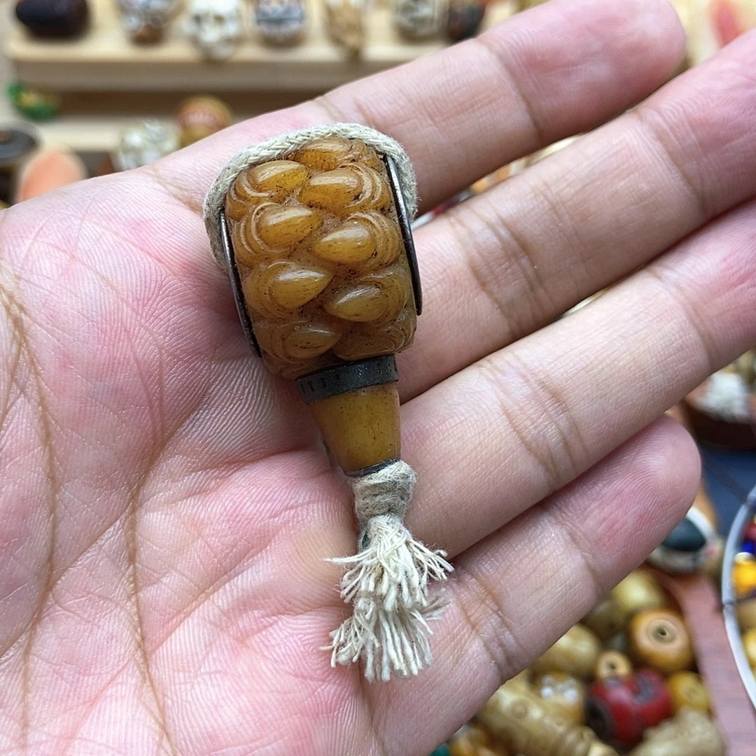 黄***涯其他驼骨配饰搭配