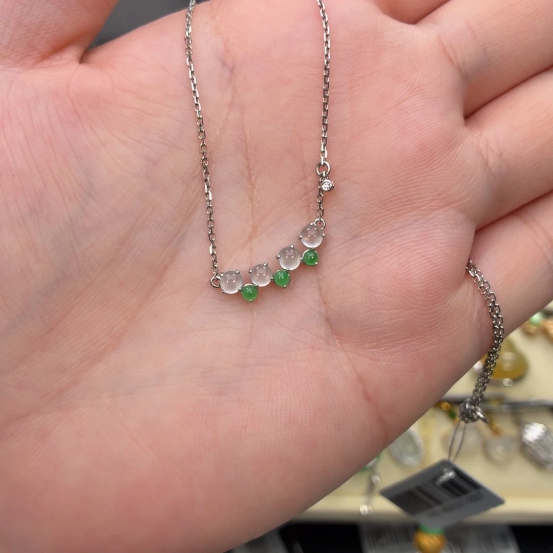 颈饰18K金镶嵌翡翠