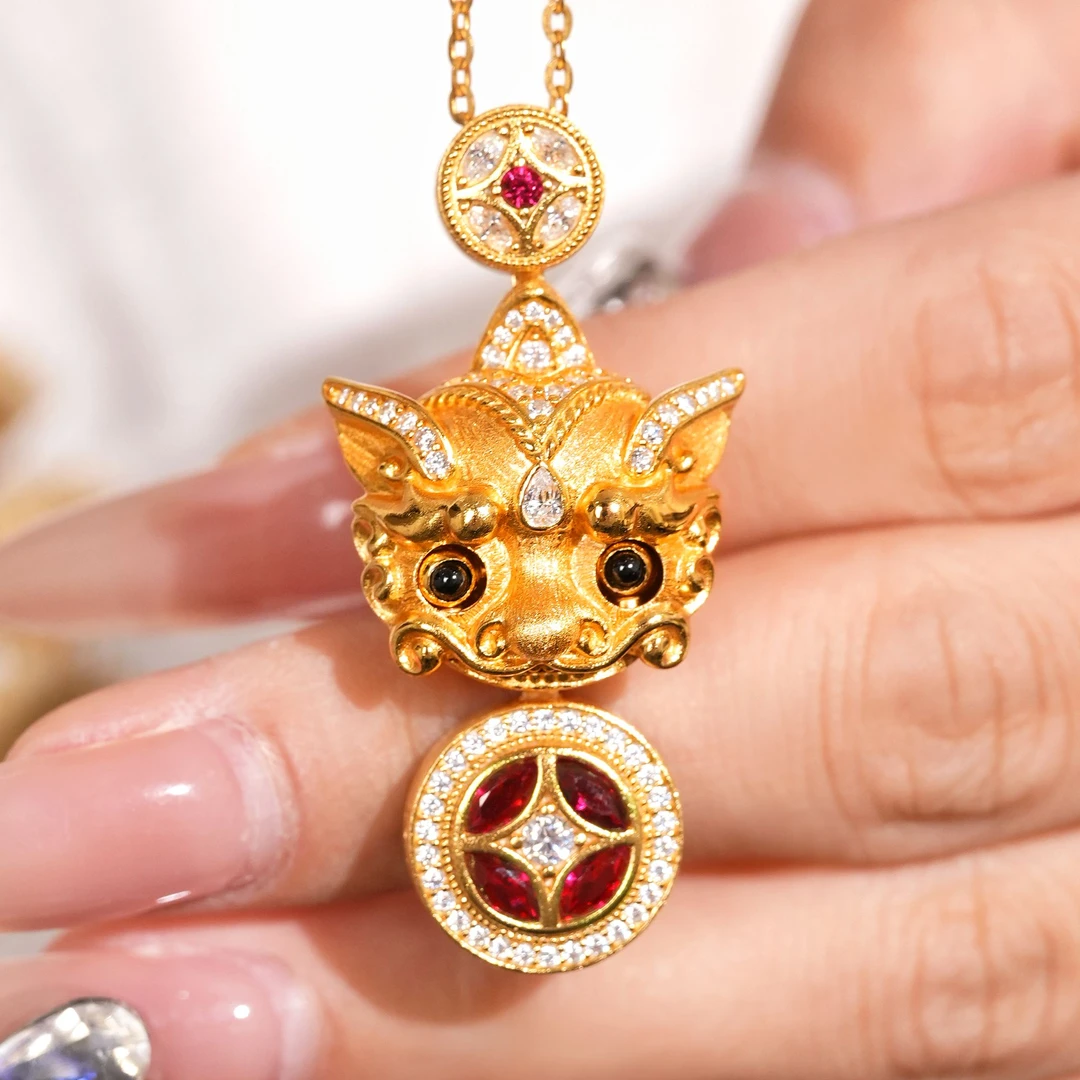 培育红宝石【福利】VISING培育合成红宝石金色眨眼睛貔貅吊坠毛衣链