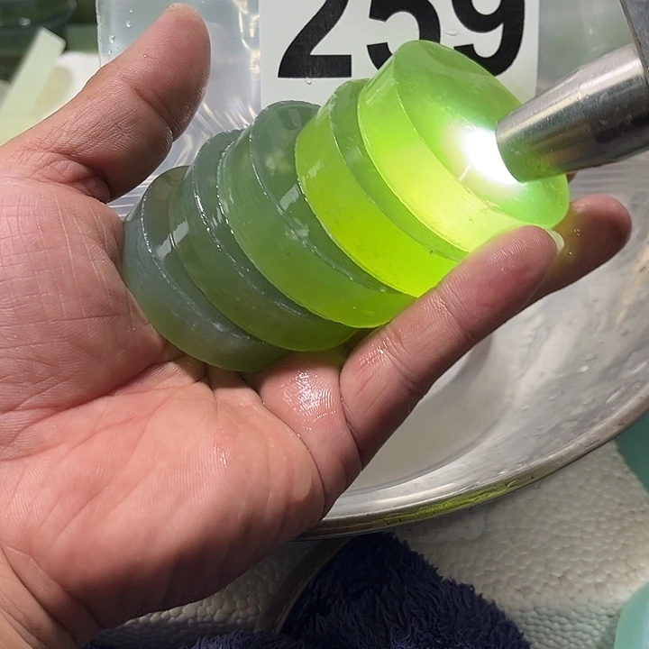 蛇纹石玉未镶嵌珠宝半成品