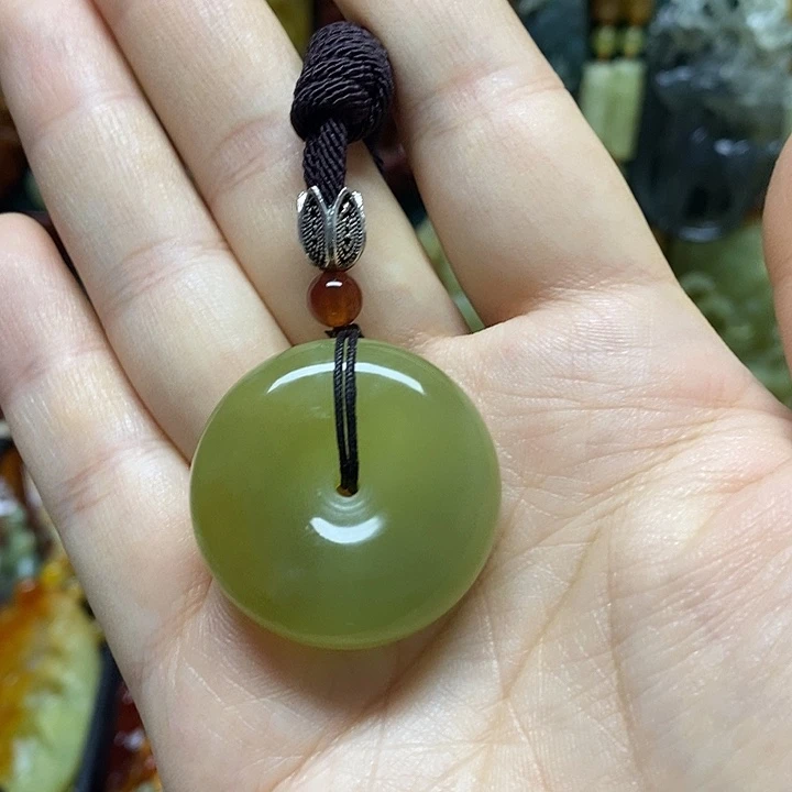 岫玉未镶嵌吊坠(赠链)