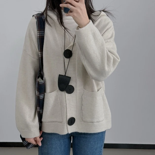 美芽 1月4日10:30am直播上新 【耐看主义】米白色连帽大扣开衫毛衣