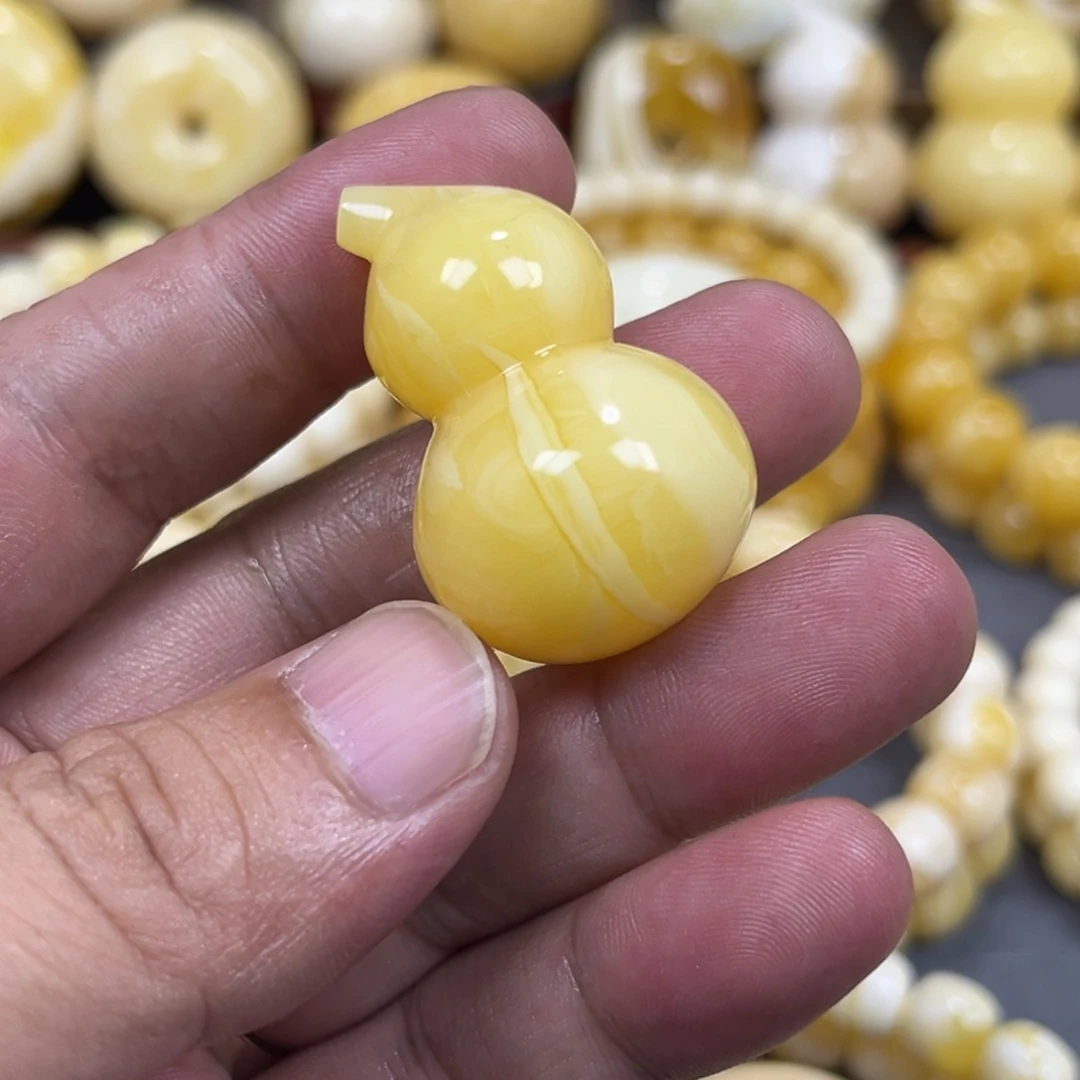琥珀未镶嵌手串葫芦奶油蜡