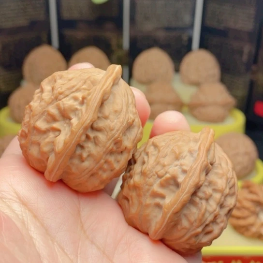 文玩核桃吊坠37大红袍