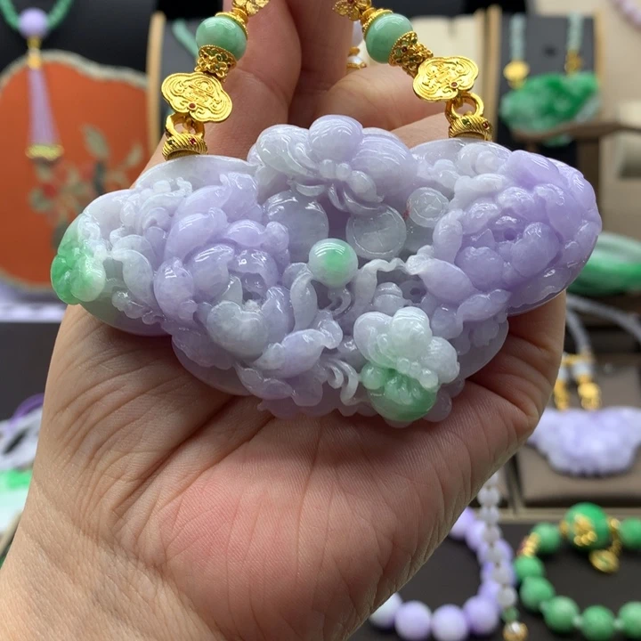 翡翠未镶嵌吊坠(赠链)