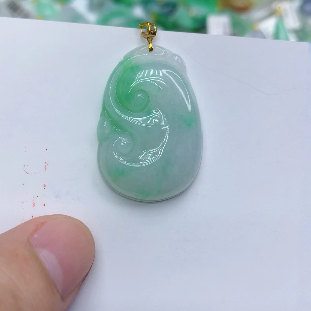 翡翠18K金镶嵌颈饰1111111111