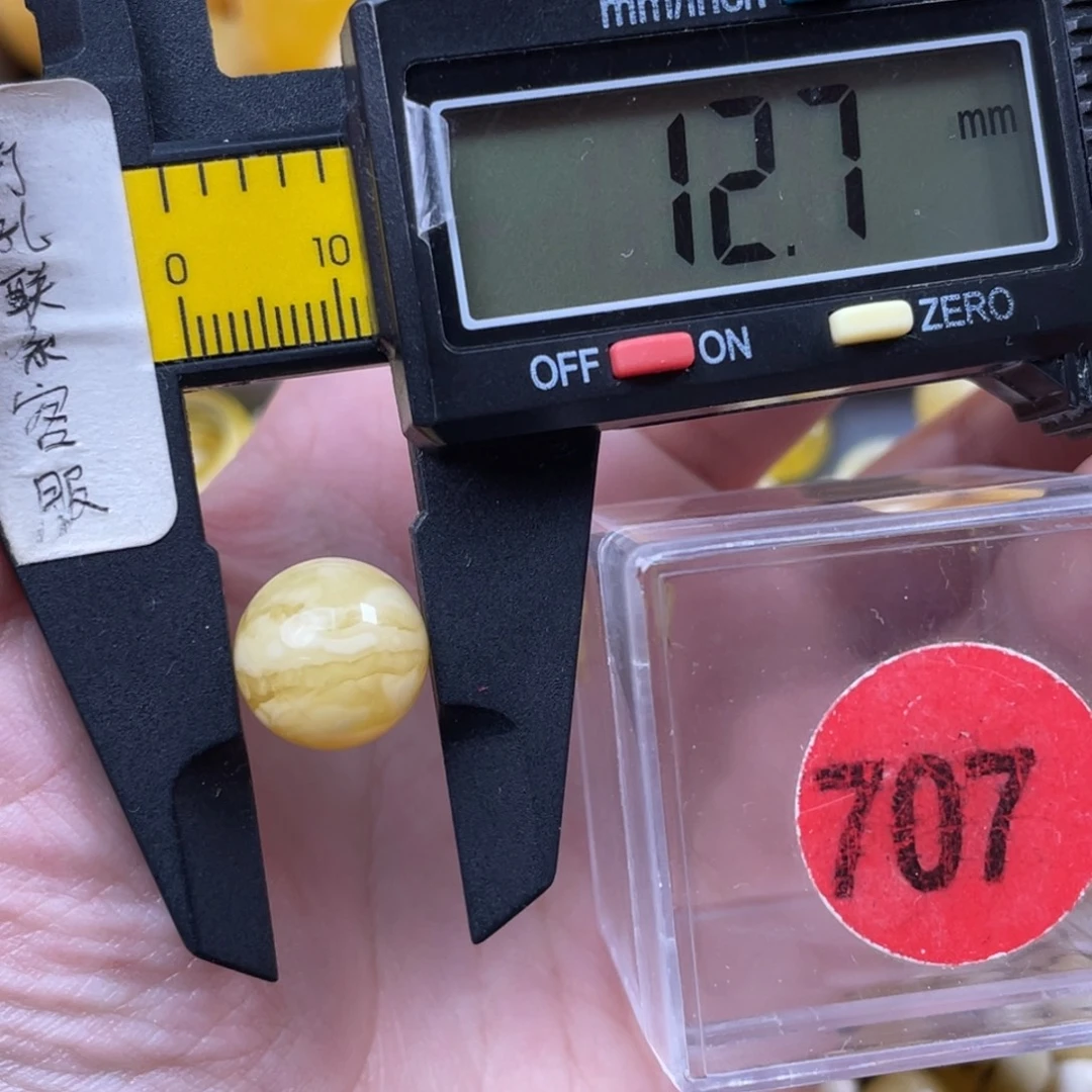 蜜蜡未镶嵌珠宝奇石